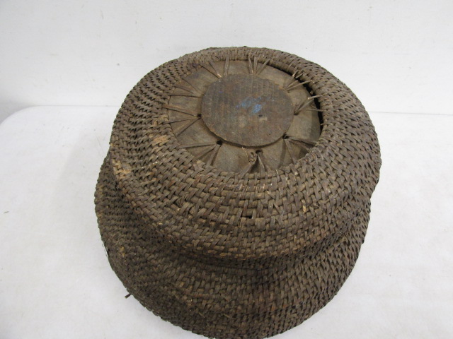 A lidded wicker basket - Image 2 of 3