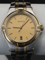 Gucci bi-coloured quartz wristwatch ref. 9040m, the gold tone dial having batton indices and date