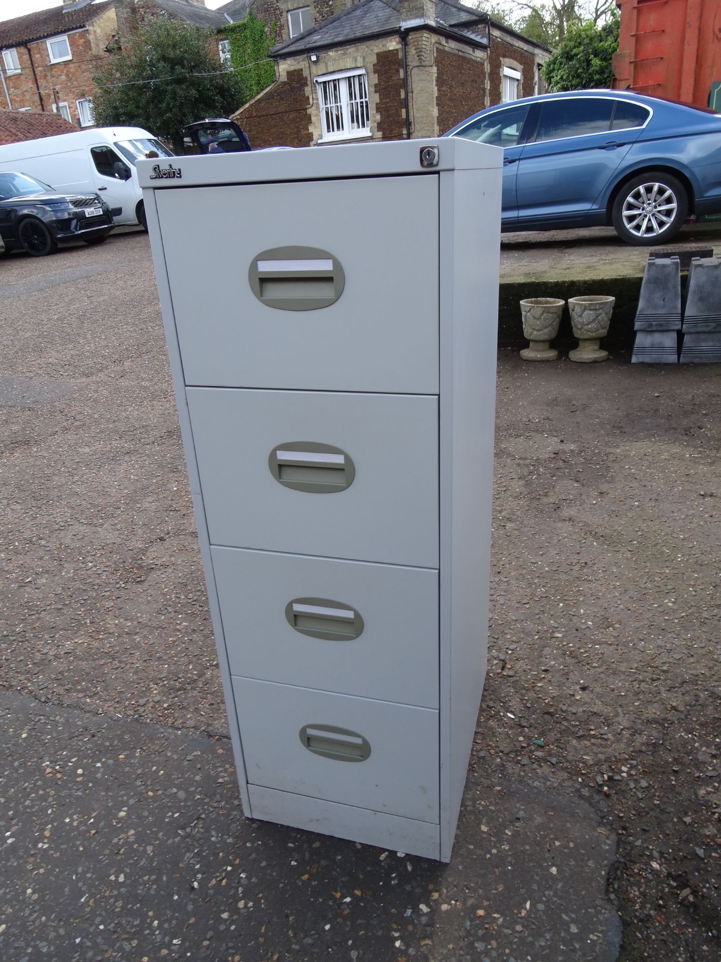 Silverline filing cabinet (no key)