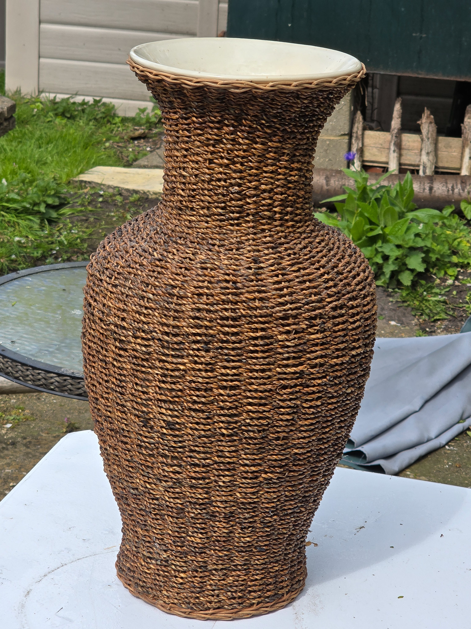 Large Floor Standing Vase with wicker effect approx 21 inches high - Image 2 of 4