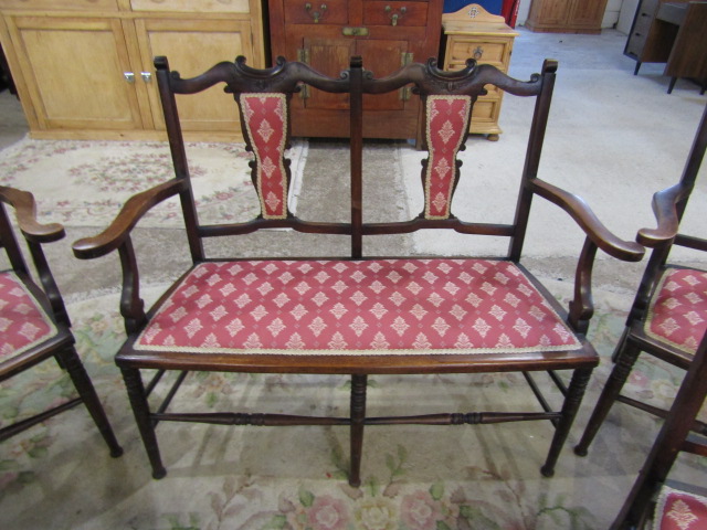 An Edwardian salon suite comprising 4 dining chairs, 2 carver chairs and a 2 seat 'sofa' - Image 6 of 6