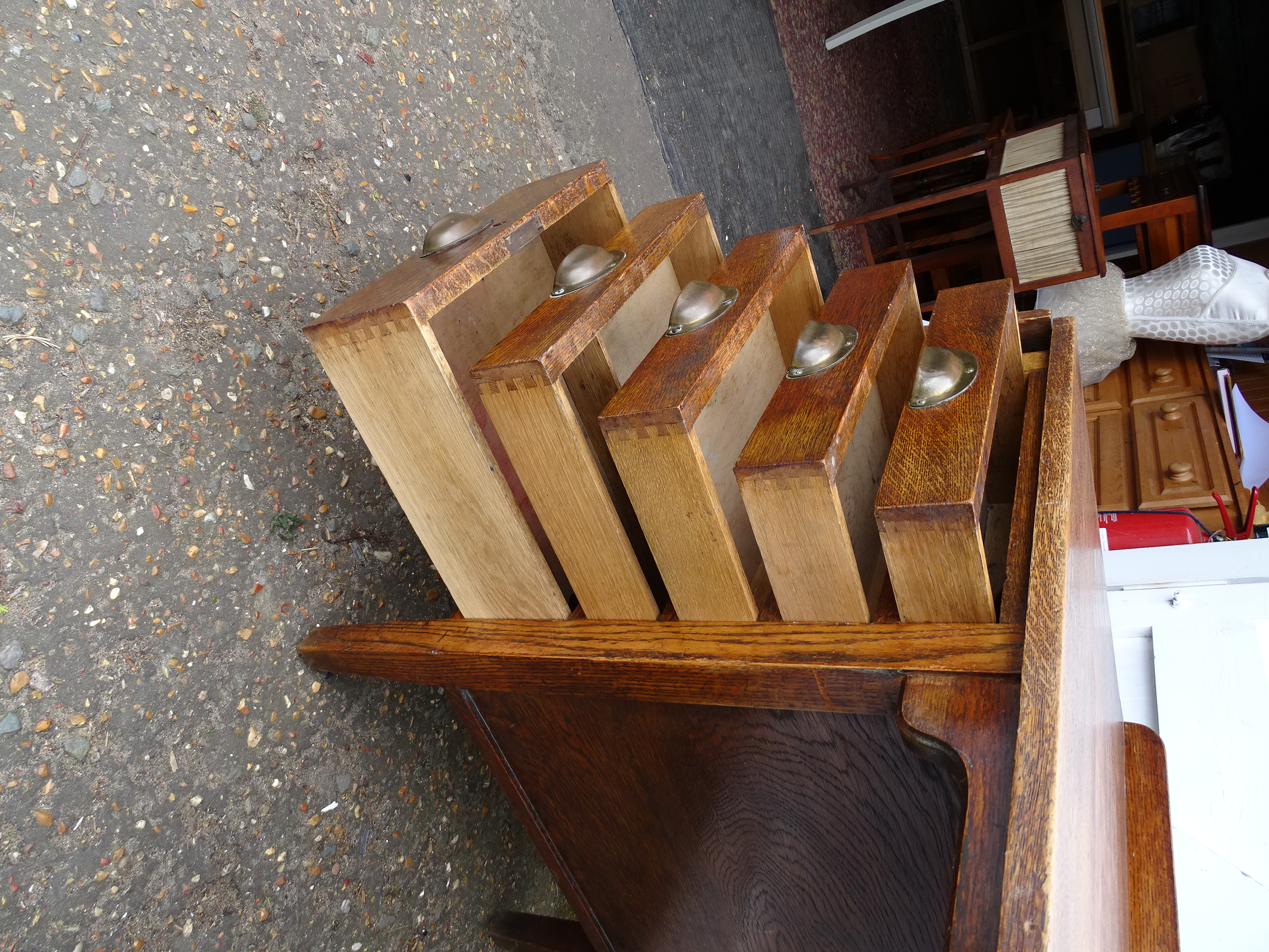 1930's George V extending single pedestal oak desk stamped G. R .V with 5 drawers and brass cup - Image 3 of 7