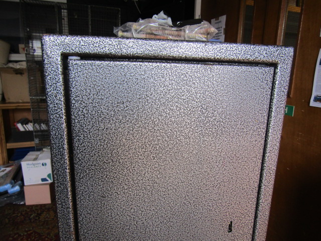 A double lock gun cabinet with keys and bolts - Image 3 of 3