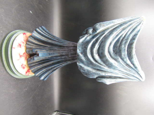 A resin figure of an art deco woman 37cm - Image 2 of 3