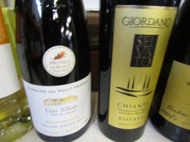 Mixed lot of White wines to include  Isle Negra Sauvignon Blanc 12.5%vol 75cl 2008 Domaine Michel - Image 3 of 4