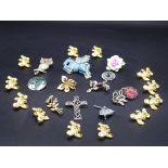 23 brooches, some in boxes