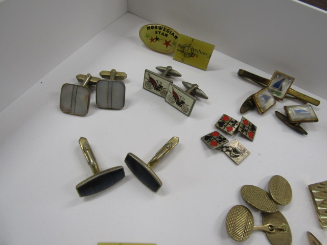 10 sets cufflinks, few tie pins and pin badges - Image 3 of 3