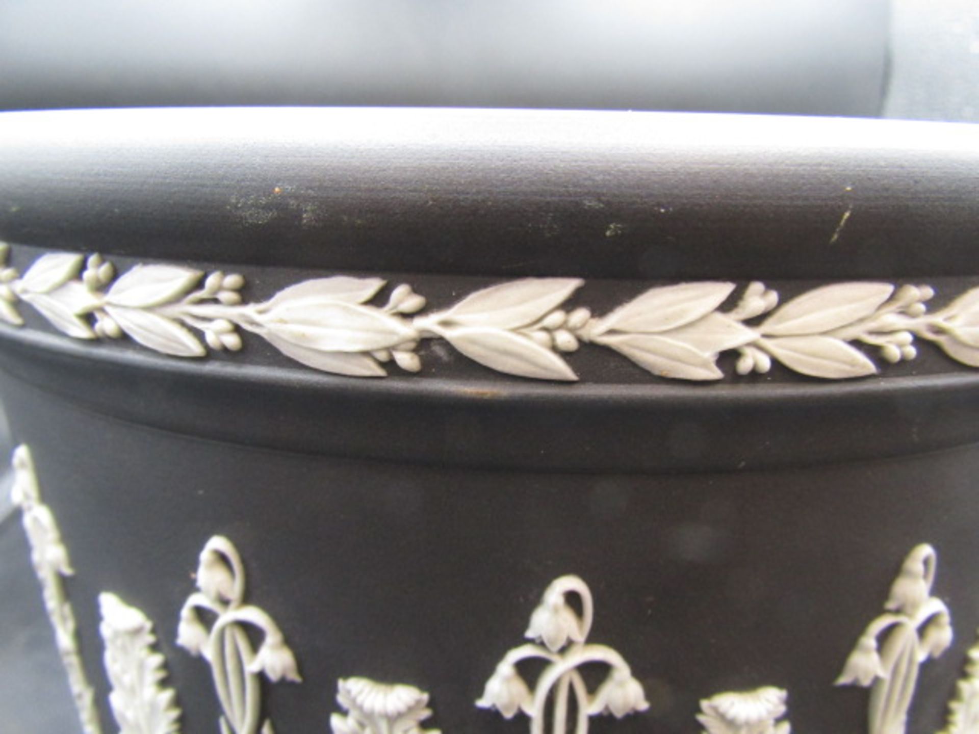 A black Wedgwood plant pot 23cmH 25cmDia in good condition with no damage or repairs, a few scuff - Image 8 of 11