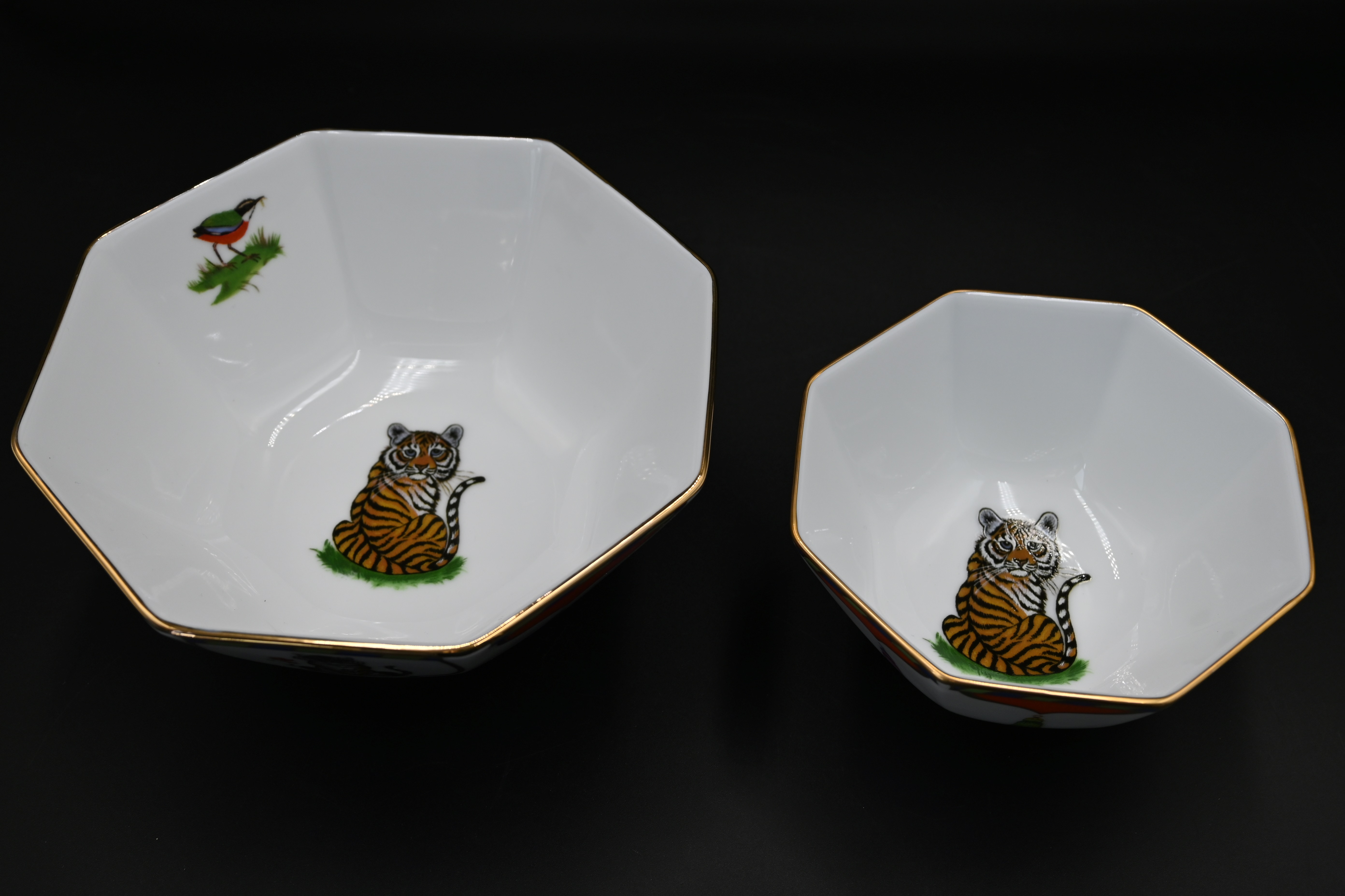 Lynn Chase 'Tiger Raj' dinner service - Image 24 of 60