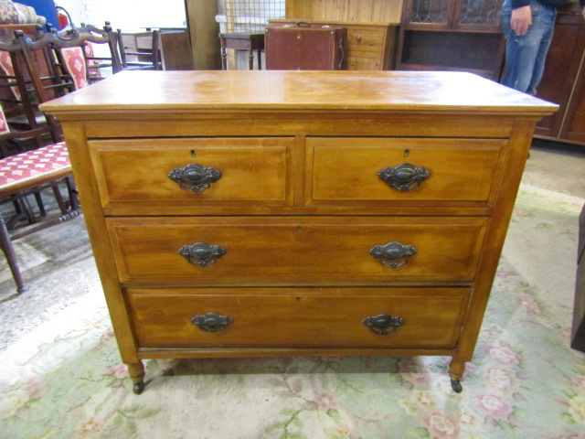 Edwardian walnut 2/2 chest on casters