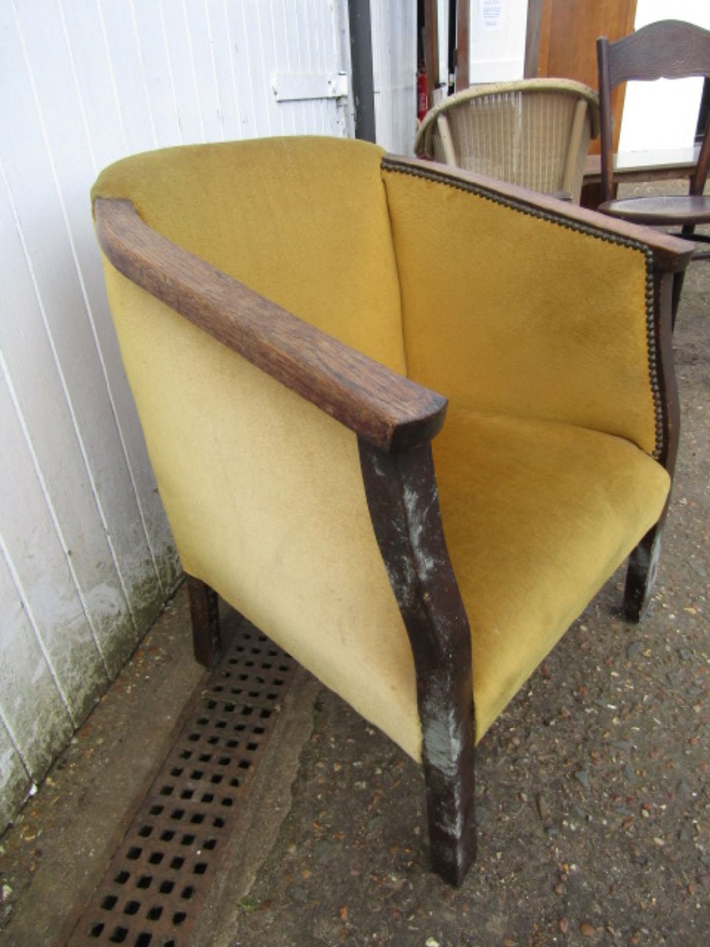 A vintage oak framed tub chair - Image 3 of 3