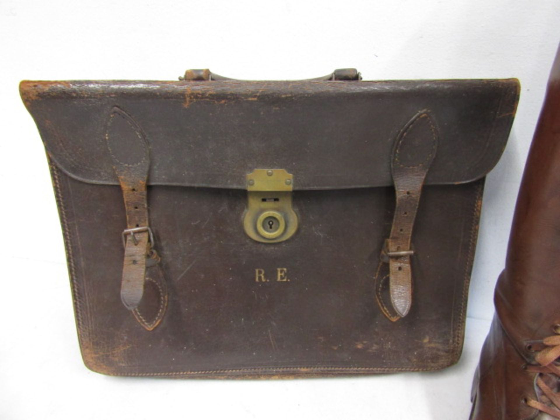 Military boots with wooden lasts and a leather bag - Image 4 of 4