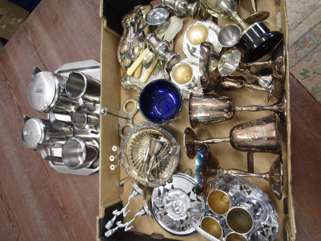 Metal table wares