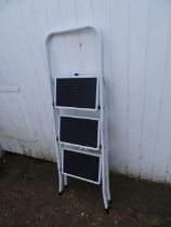 Metal step ladder