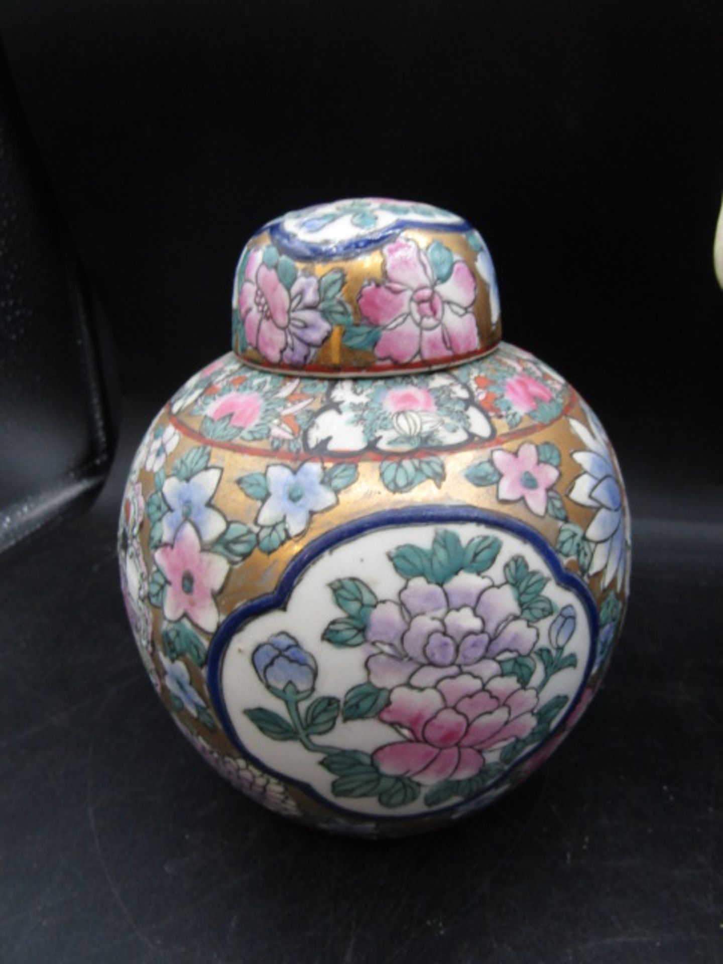Oriental ginger jar and handled pot with no lid - Image 3 of 5