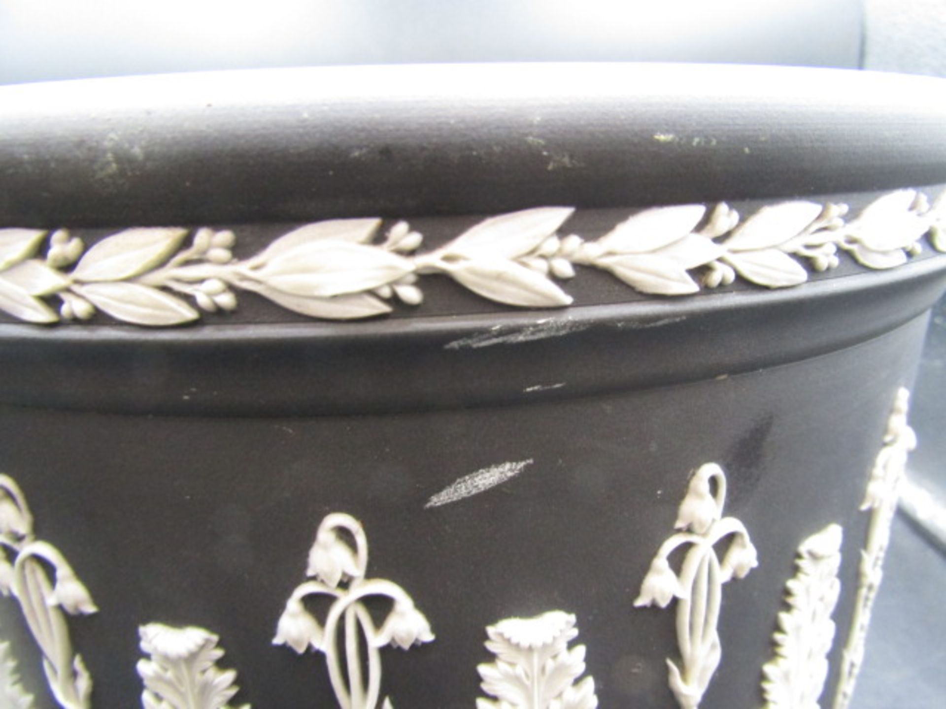 A black Wedgwood plant pot 23cmH 25cmDia in good condition with no damage or repairs, a few scuff - Image 6 of 11