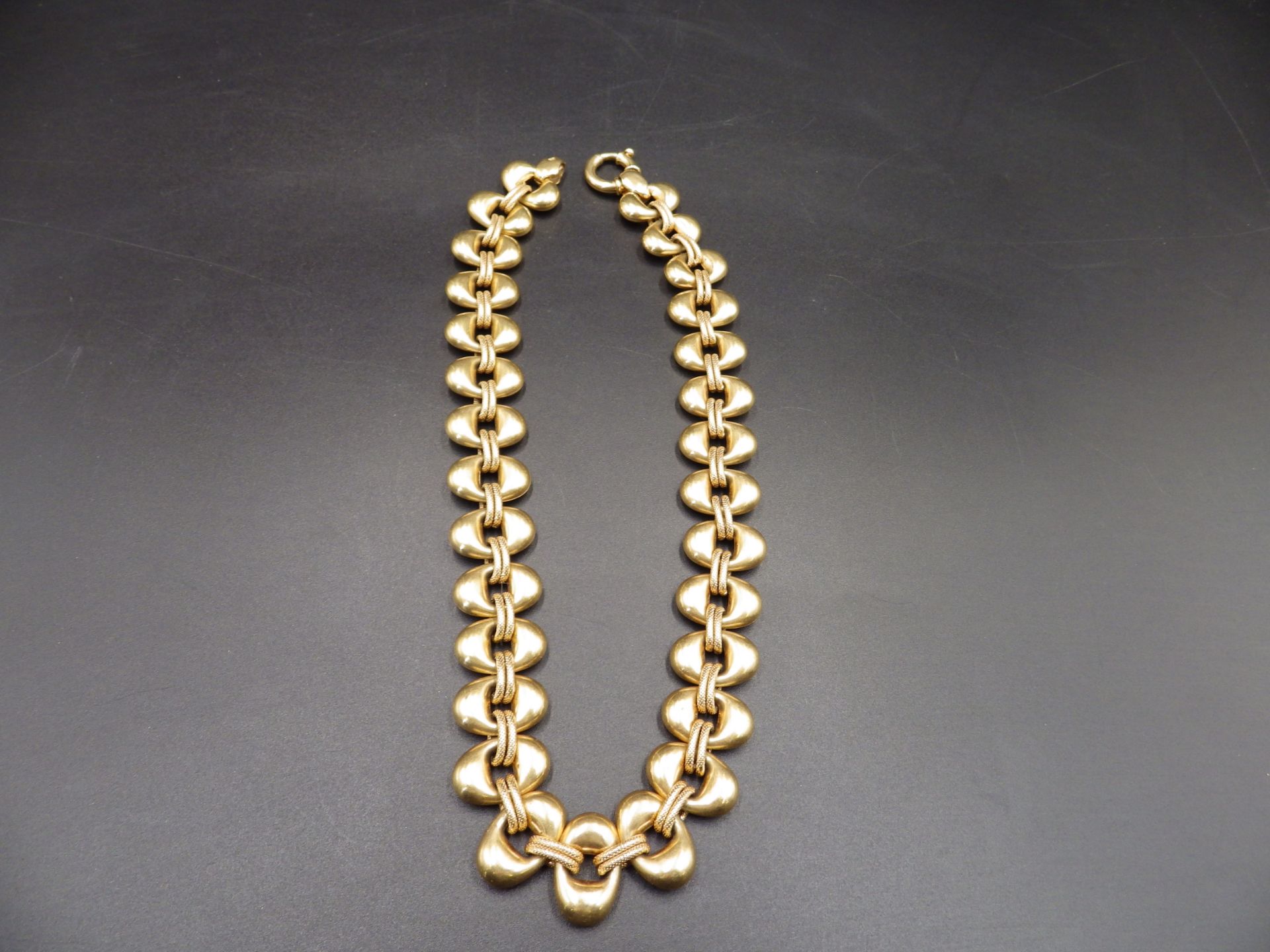 9ct Itailian gold chain by 'Unoaerre' 45cm in length and 48.60g total weight.
