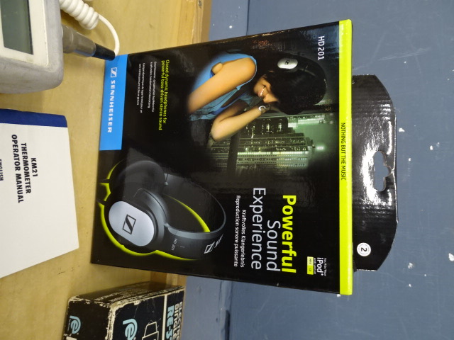 Headphones, microphone, food thermometer and Hygrometer etc - Image 4 of 6