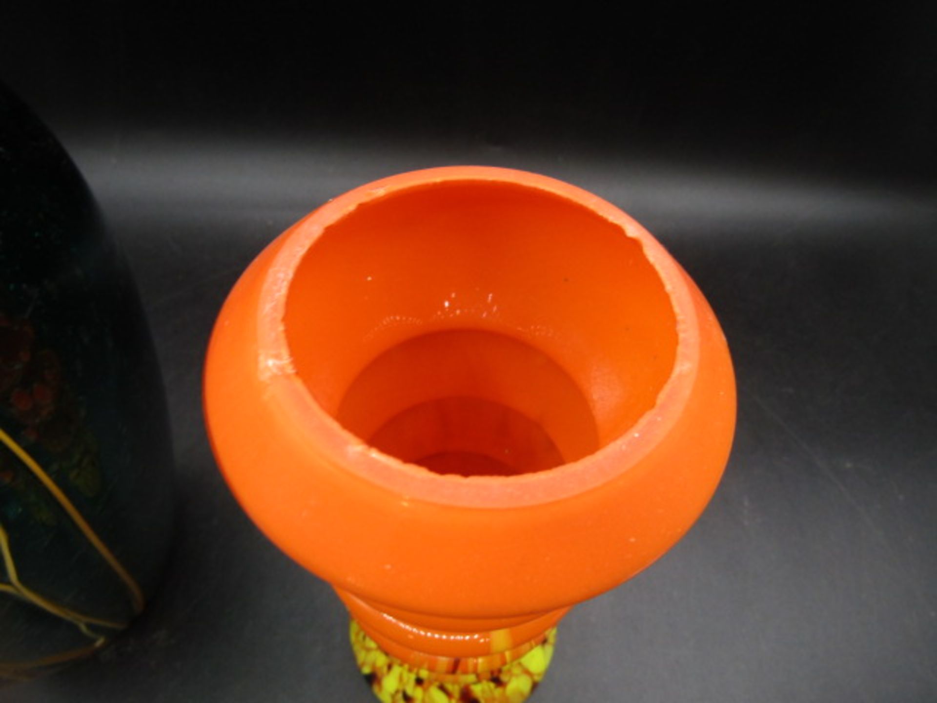 Art glass vases inc iridescent hand blown vase and a Wedgwood vase Orange vase has nibbles around - Image 5 of 9