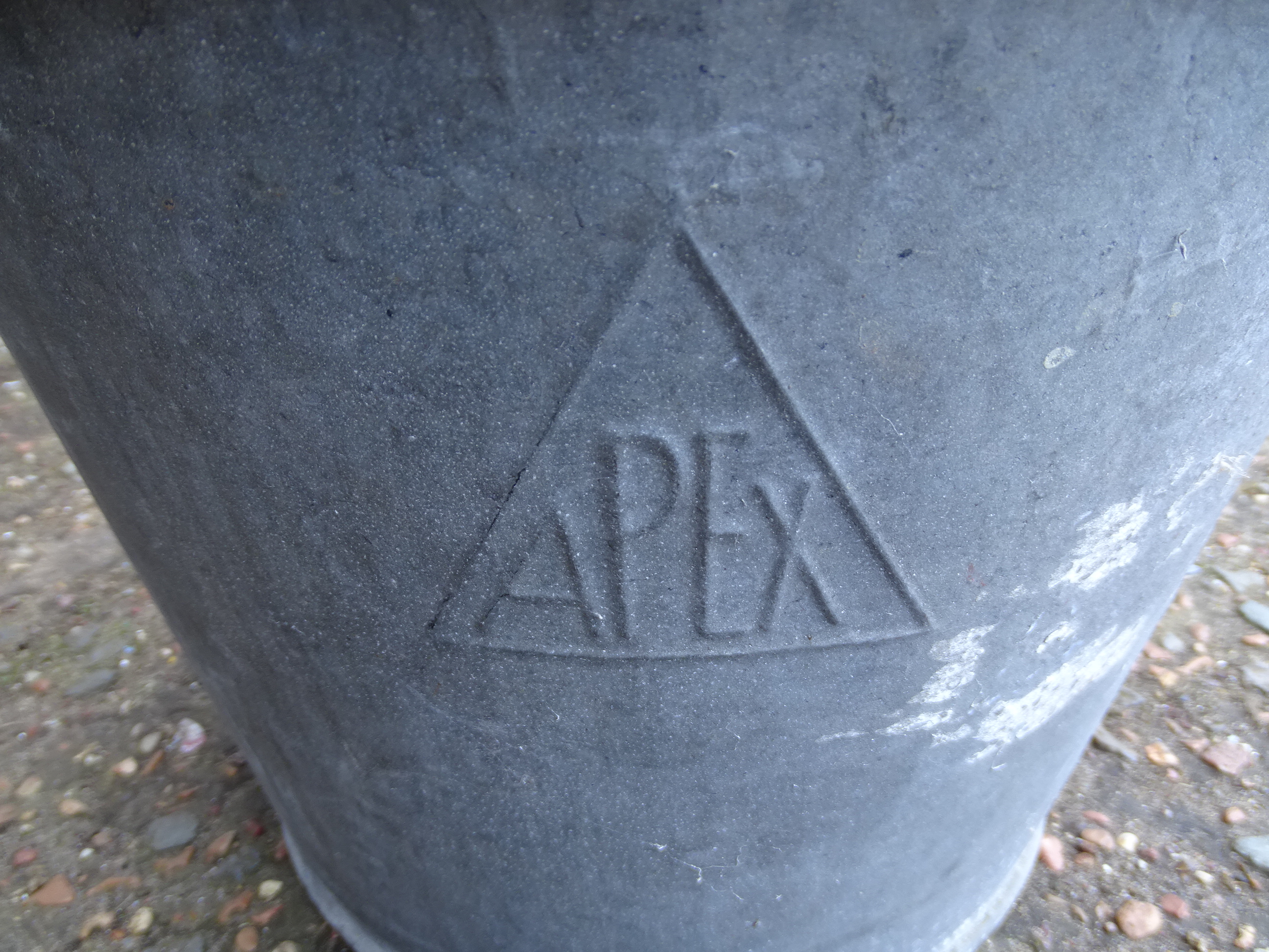 Apex galvanised pot with lid - Image 2 of 2