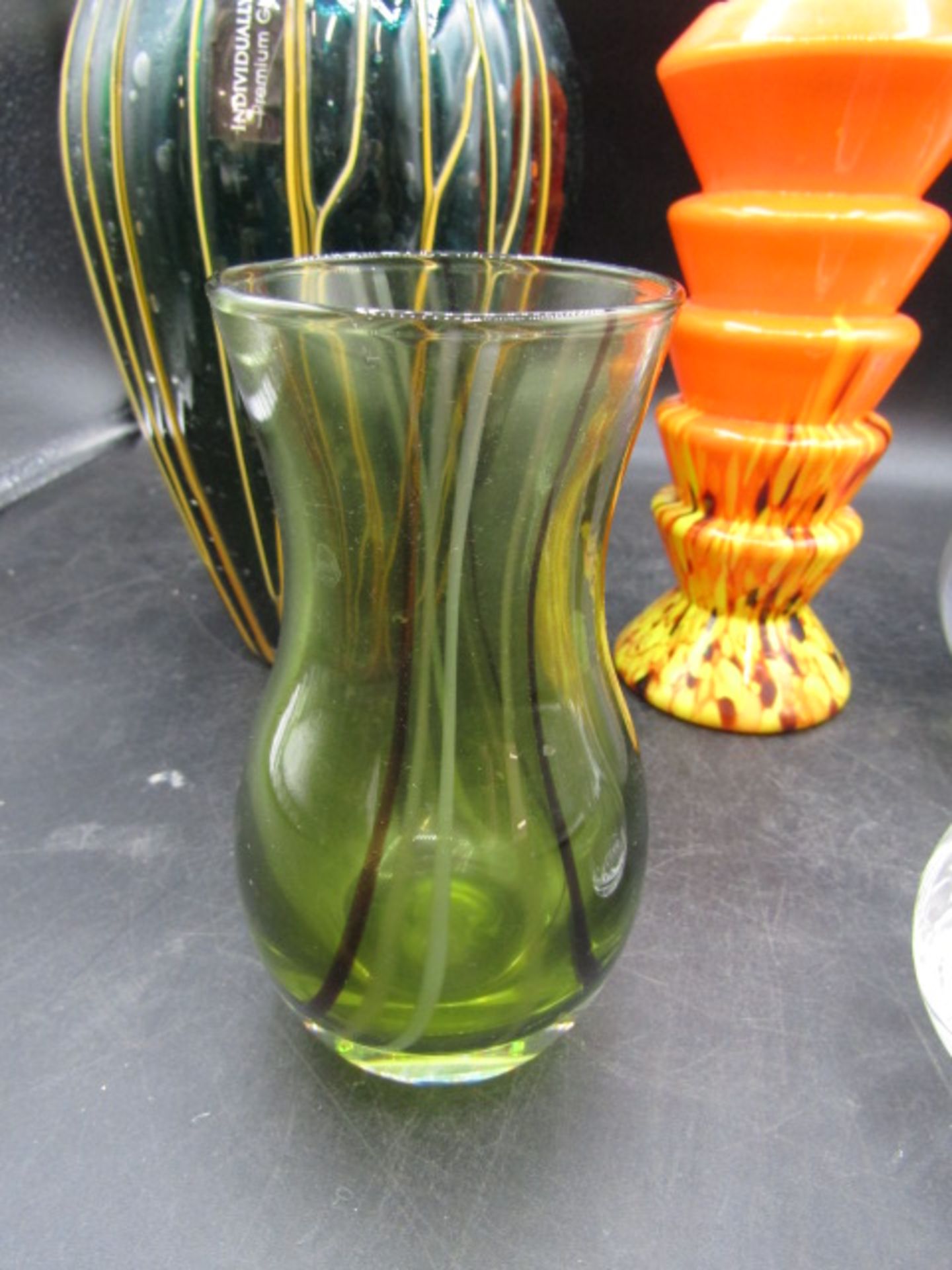 Art glass vases inc iridescent hand blown vase and a Wedgwood vase Orange vase has nibbles around - Image 9 of 9