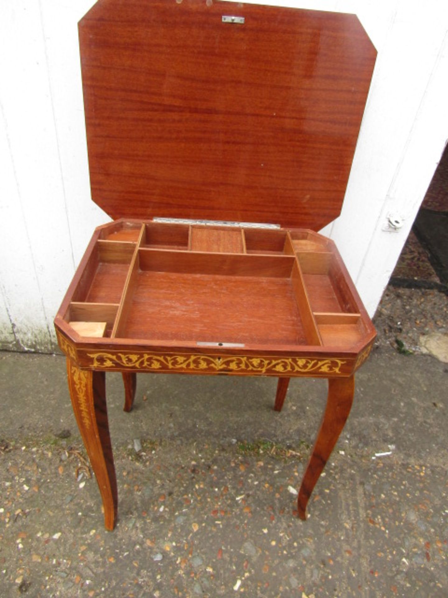 Musical inlaid sewing box - Image 3 of 3