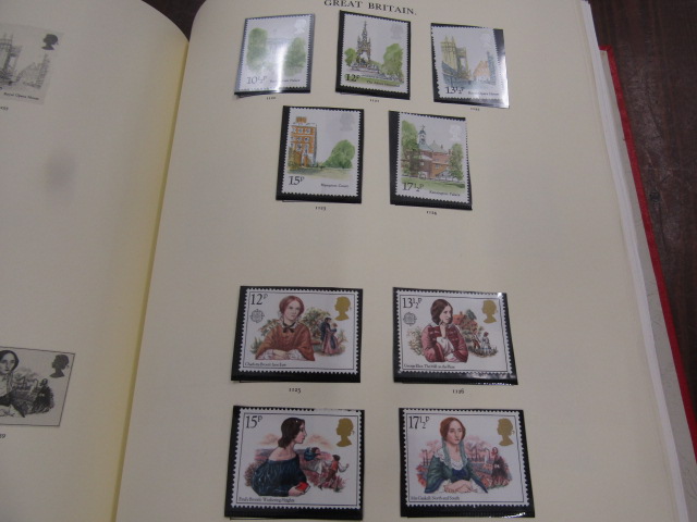 2 x Windsor loose leaf sleeved albums, a nice but small collection from Vic 1p red to ER11 to 1981 - Image 7 of 41