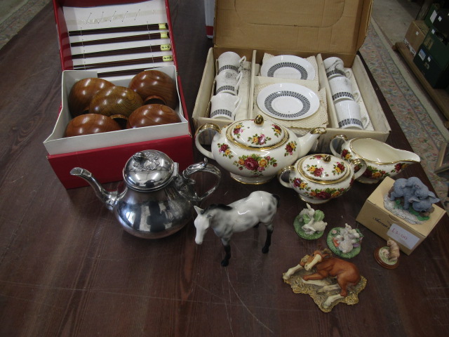 A vintage boxed coffee set, part tea set, Border fine arts horse, ceramic horse and small figures