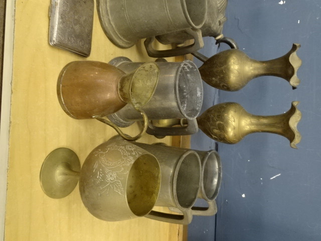 Mixed metalware to include brass vases, copper jugs and tankards etc - Bild 3 aus 4