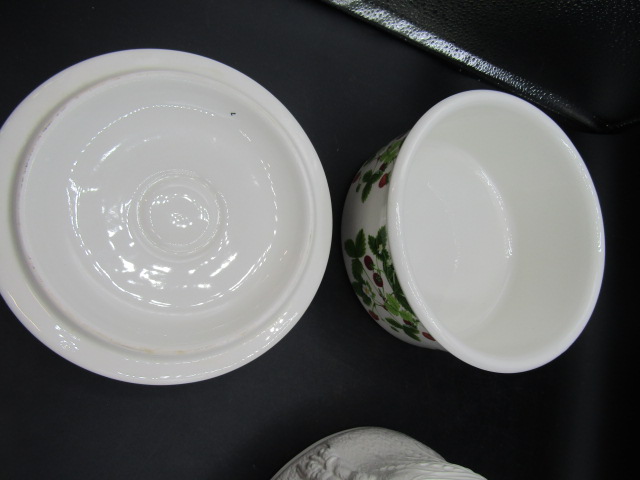Portmeirion strawberry lidded pot and game pie dish - Image 7 of 8
