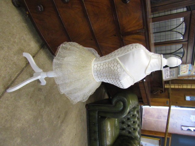 A mannequin with tutu - Image 3 of 3