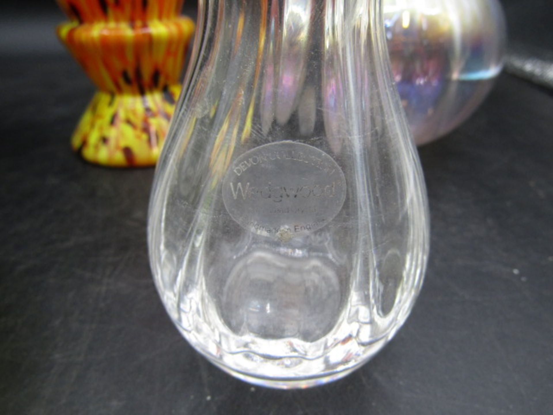 Art glass vases inc iridescent hand blown vase and a Wedgwood vase Orange vase has nibbles around - Image 8 of 9