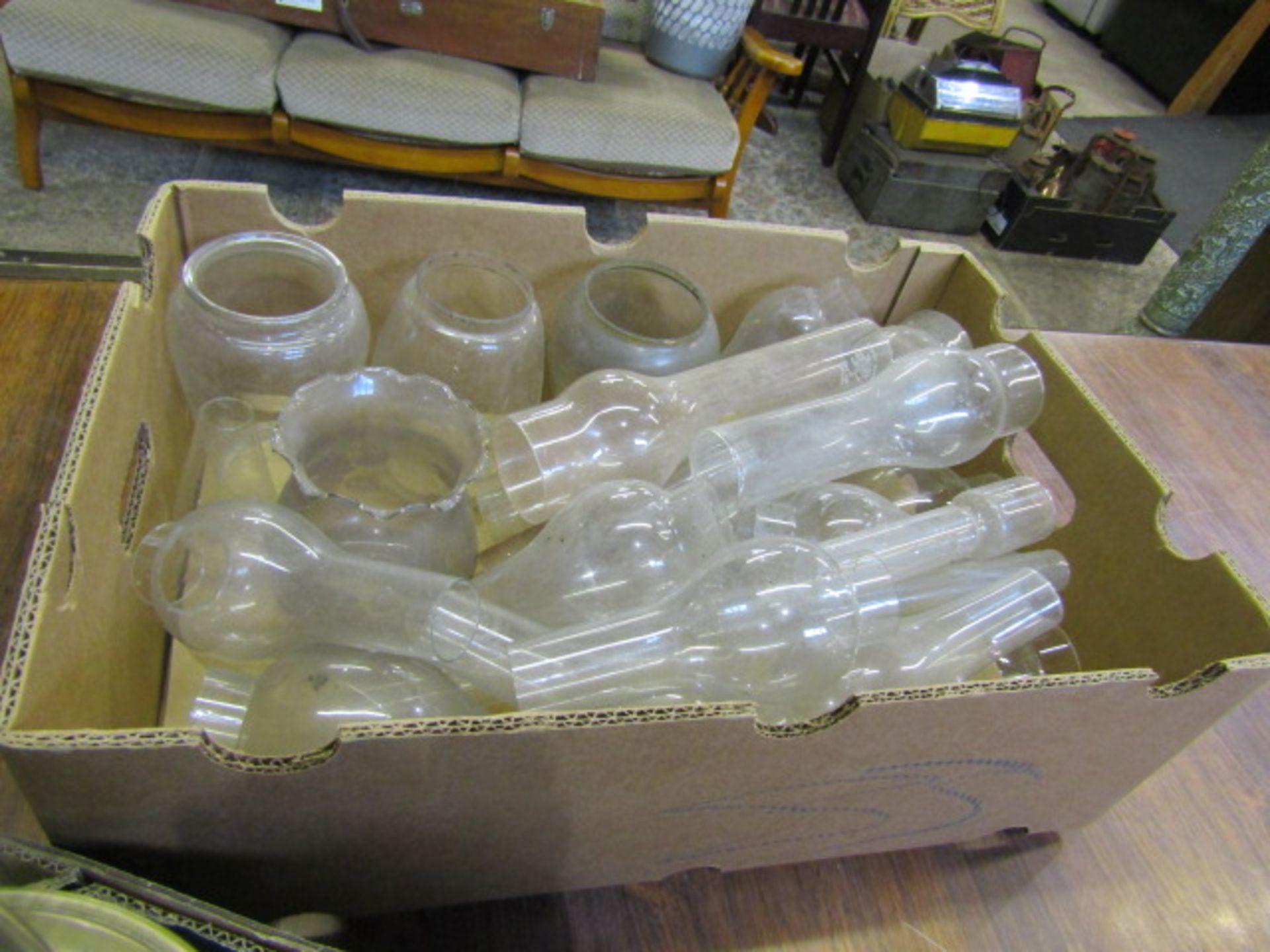 Various oil lamps with a box of funnels and some shades - Image 4 of 4