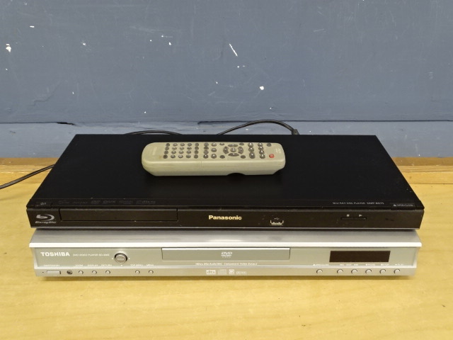 Panasonic Blu-ray player and Toshiba DVD player from a house clearance (no remote for Blu-ray