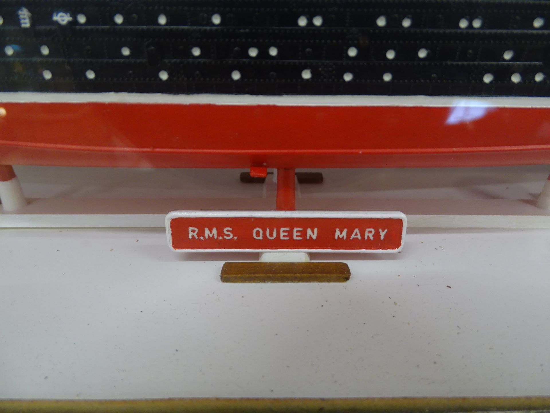 Cased H.M.S. Queen Mary model ship. Case size H23cm W63cm D13cm approx - Image 2 of 2