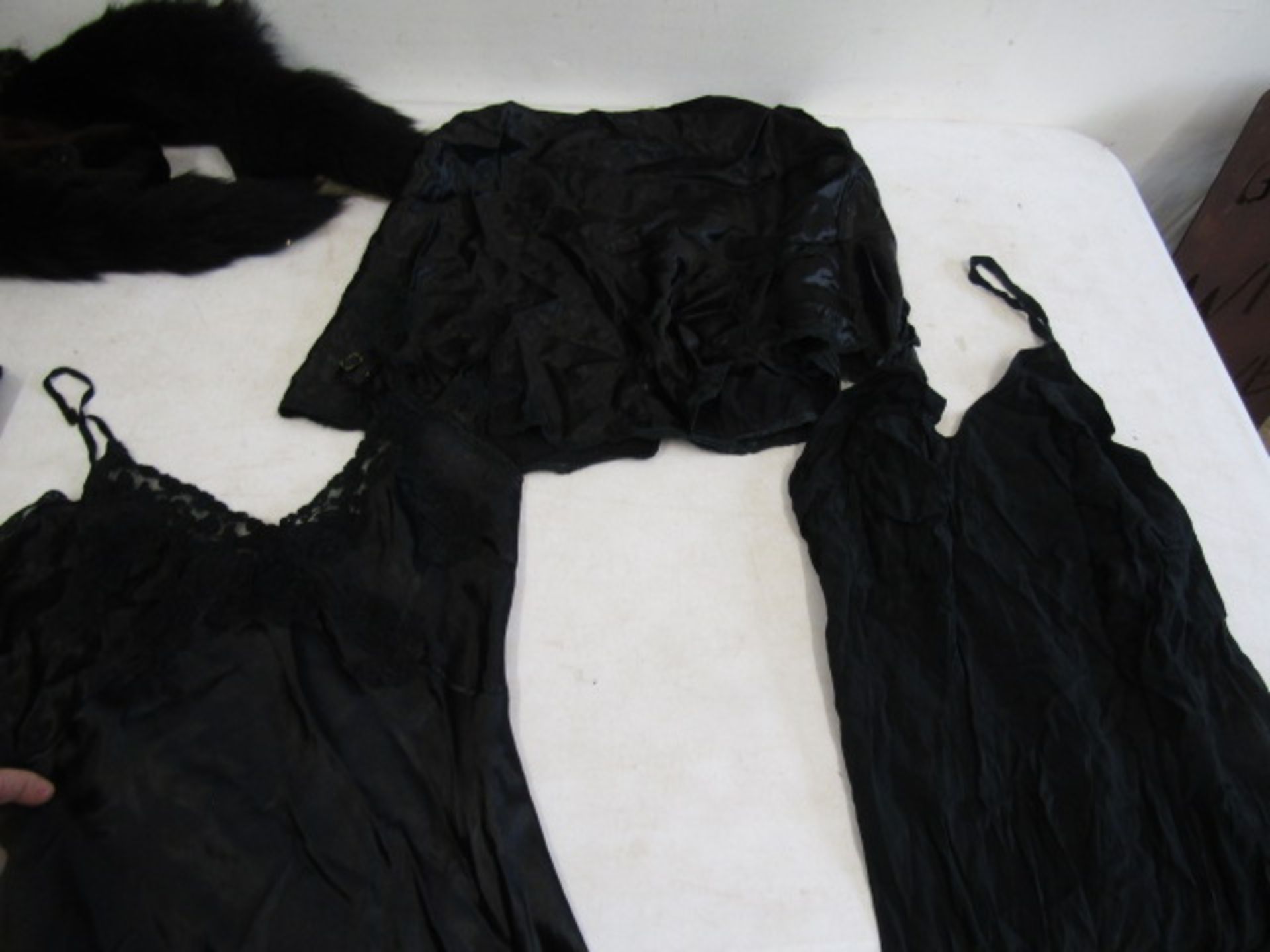 Vintage clothing inc slips, dresses, jacket, fur stoles and shrug, bags and scarves along with a - Image 8 of 16