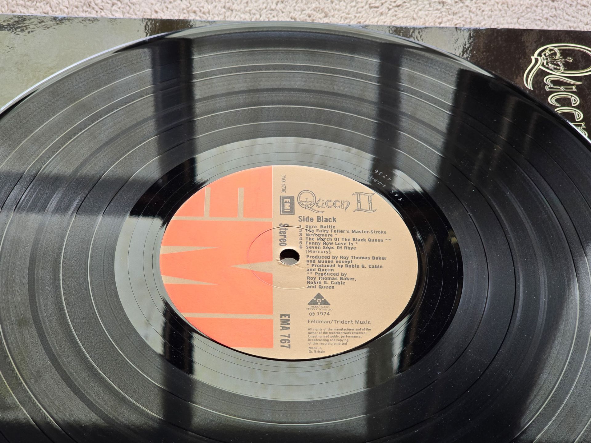 Queen II Original Near Mint UK Vinyl LP with laminated Gatefold sleeve & Inner - Image 8 of 9