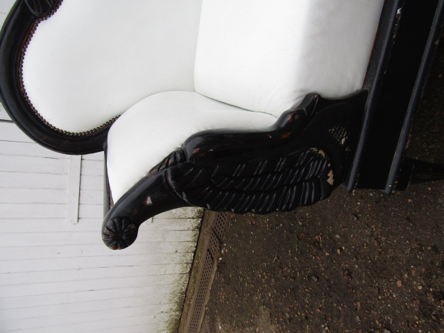A chaise longue with white leather/ette upholstery on a black frame - Image 2 of 5