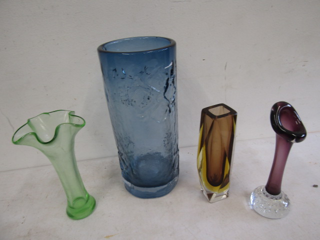 Glass vases and basket - Image 2 of 3