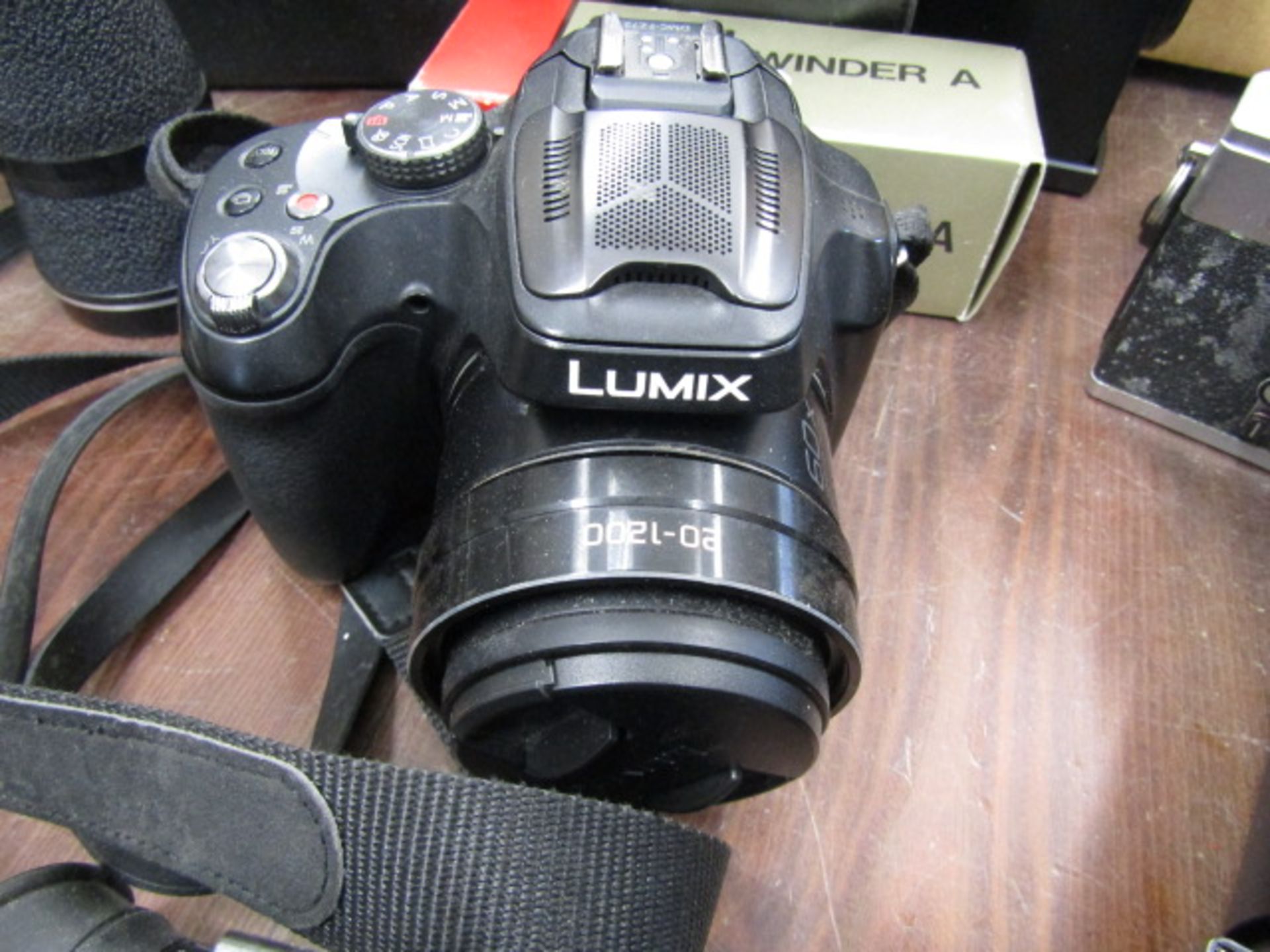 Various camera's, video camera and binoculars - Image 4 of 9