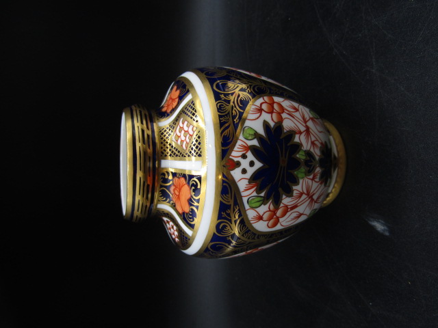 Royal Crown Derby Imari vase 10cmH Good condition