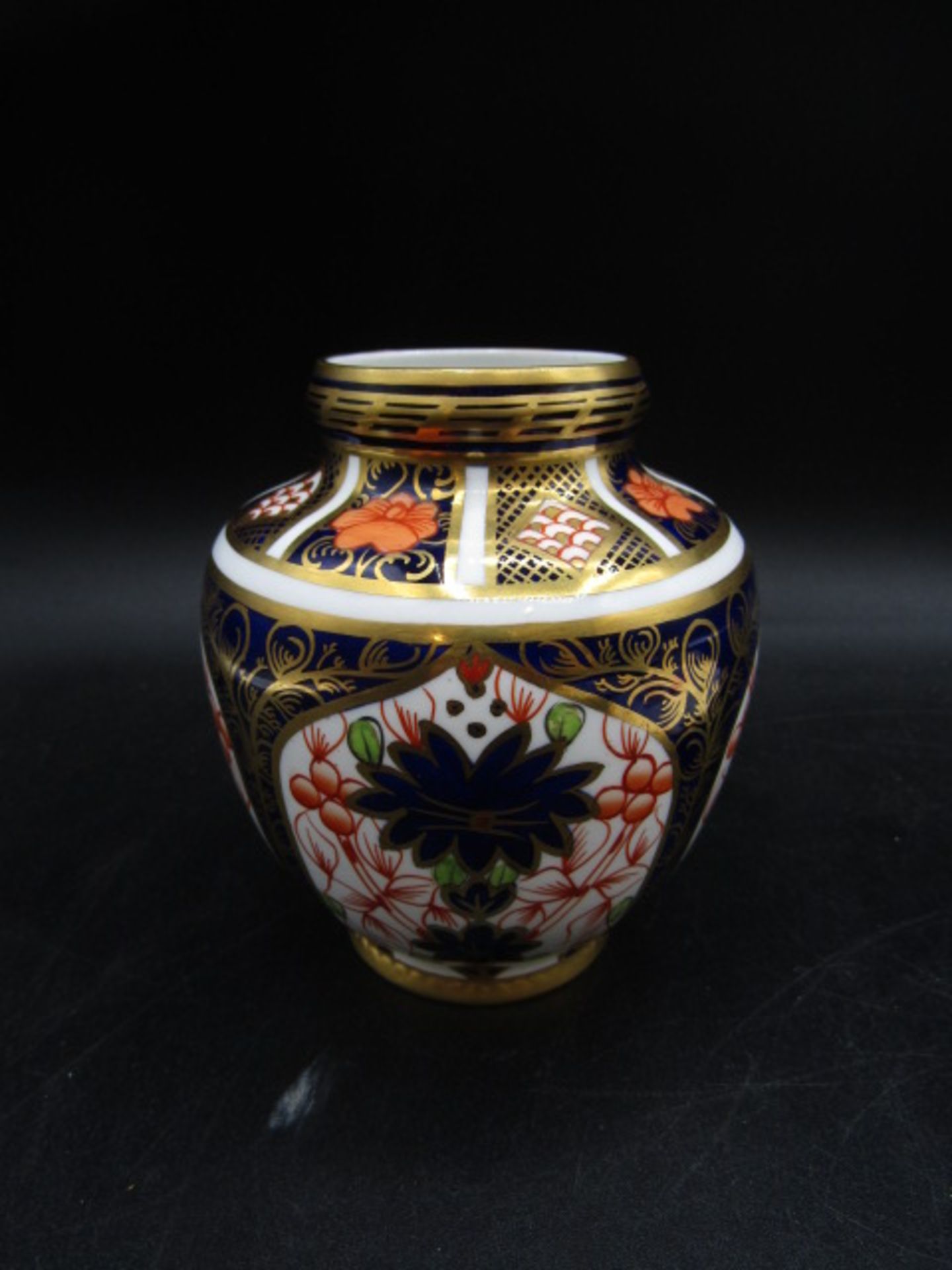 Royal Crown Derby Imari vase 10cmH Good condition