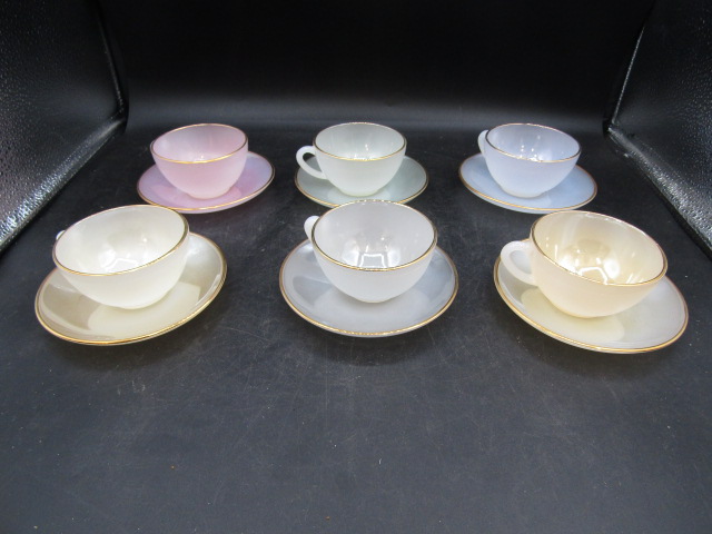 Arcopal French iridescent  glass teacups and saucers - Image 2 of 3