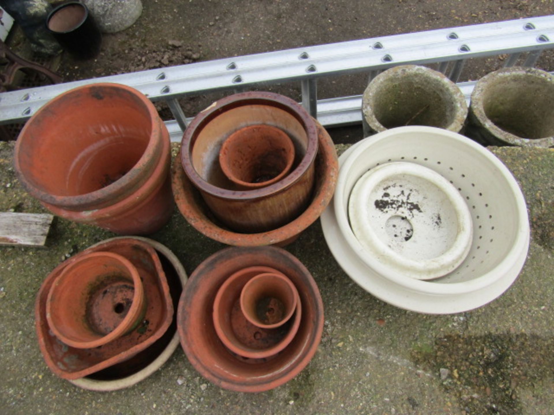 Quantity terracotta pots - Image 2 of 2