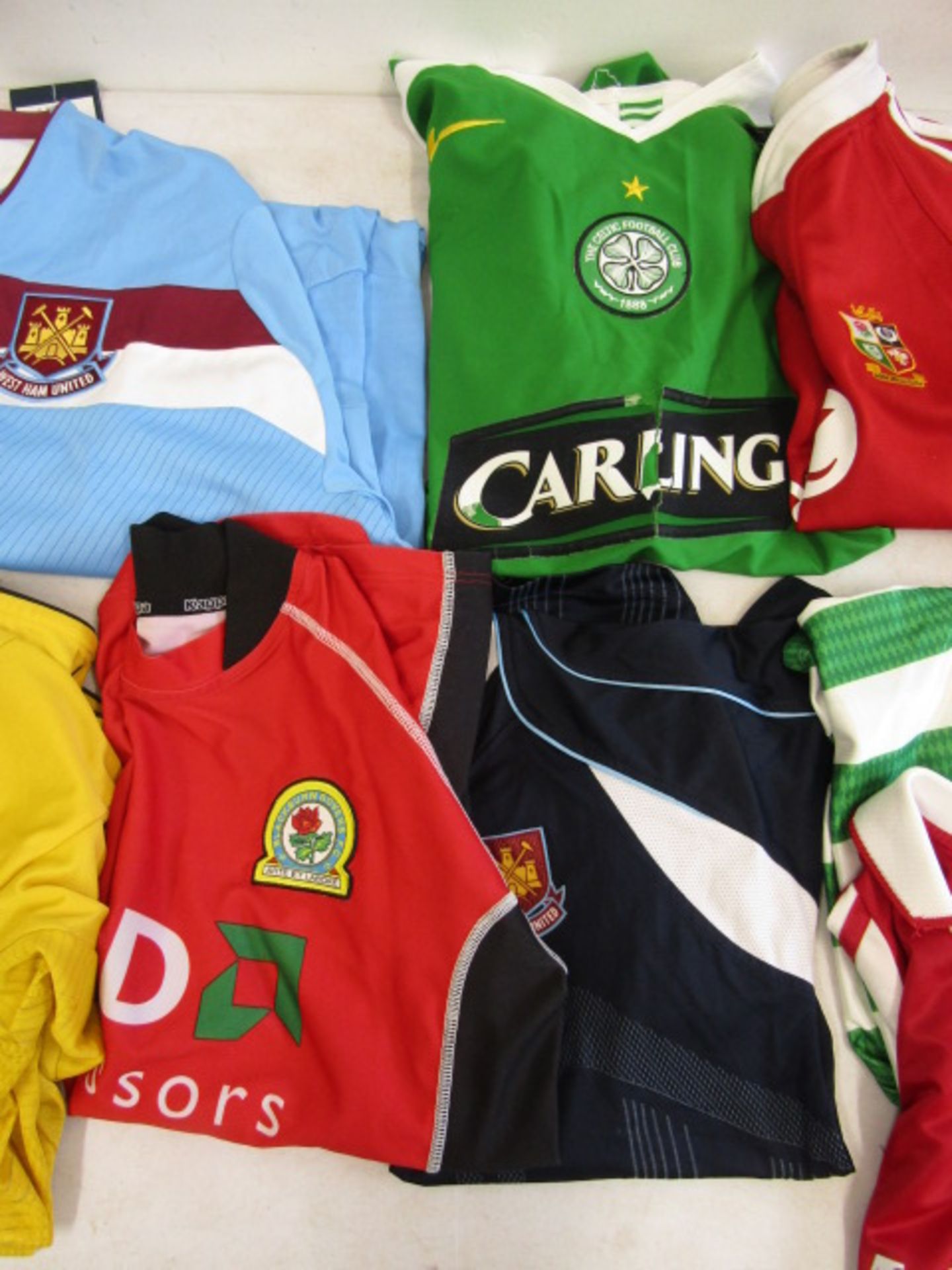 Various football shirts inc Spurs, West Ham, Celtic etc plus a rugby shirt - Image 4 of 5