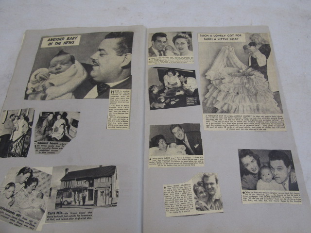 Celebrity photo's inc Beatles, some with autographs, Screen stars scrap book, picture card album - Image 25 of 26