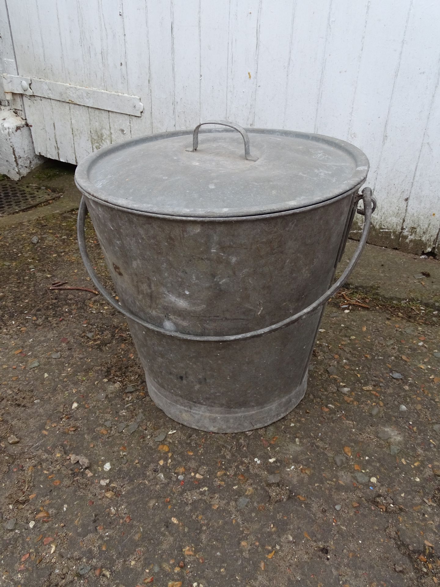 Galvanised bucket with lid