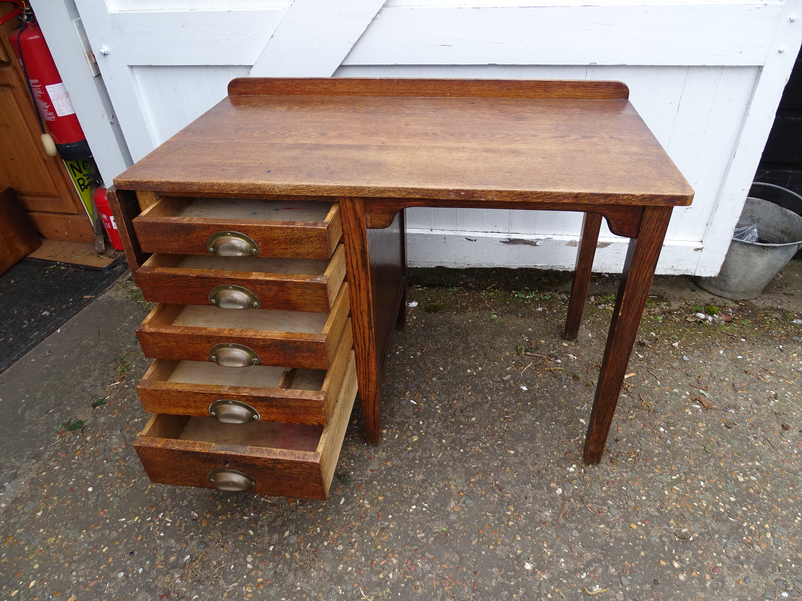 1930's George V extending single pedestal oak desk stamped G. R .V with 5 drawers and brass cup - Image 5 of 7