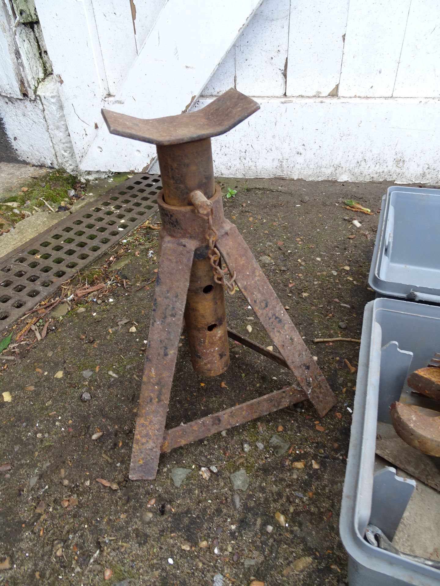 Toolbox with tools to include hammer and spanners and an axle stand - Image 3 of 3