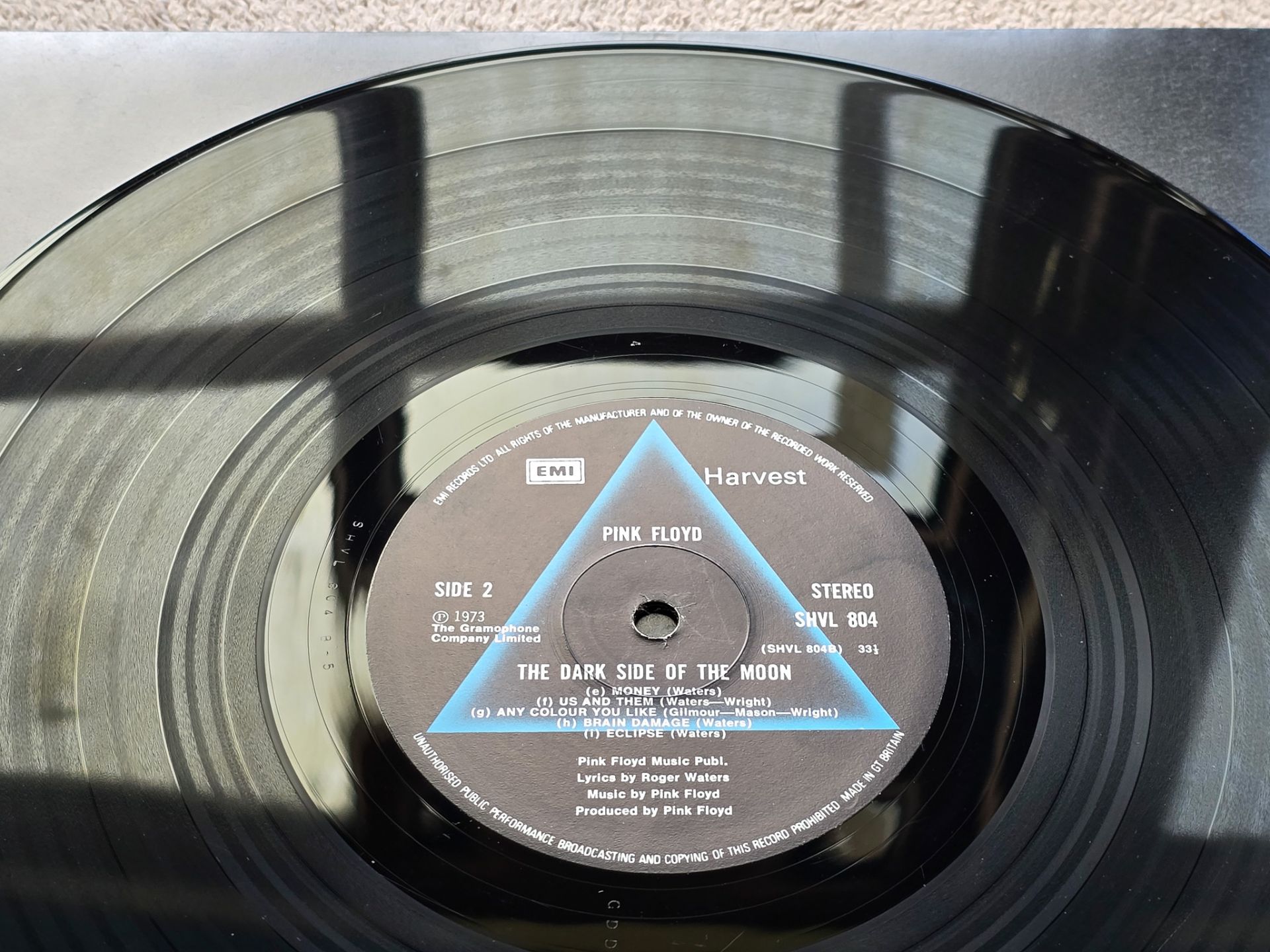 Pink Floyd – The Dark Side Of The Moon early UK Vinyl LP + 2 Posters & Sticker - Image 7 of 11
